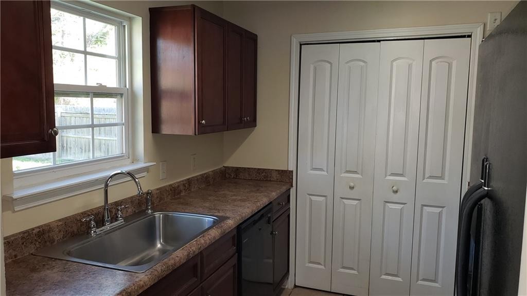 2241 Formosa Cir - Photo 4 of 6