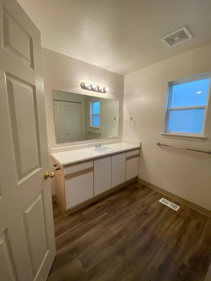 4428 W Franklin Rd #101 - Photo 5 of 15
