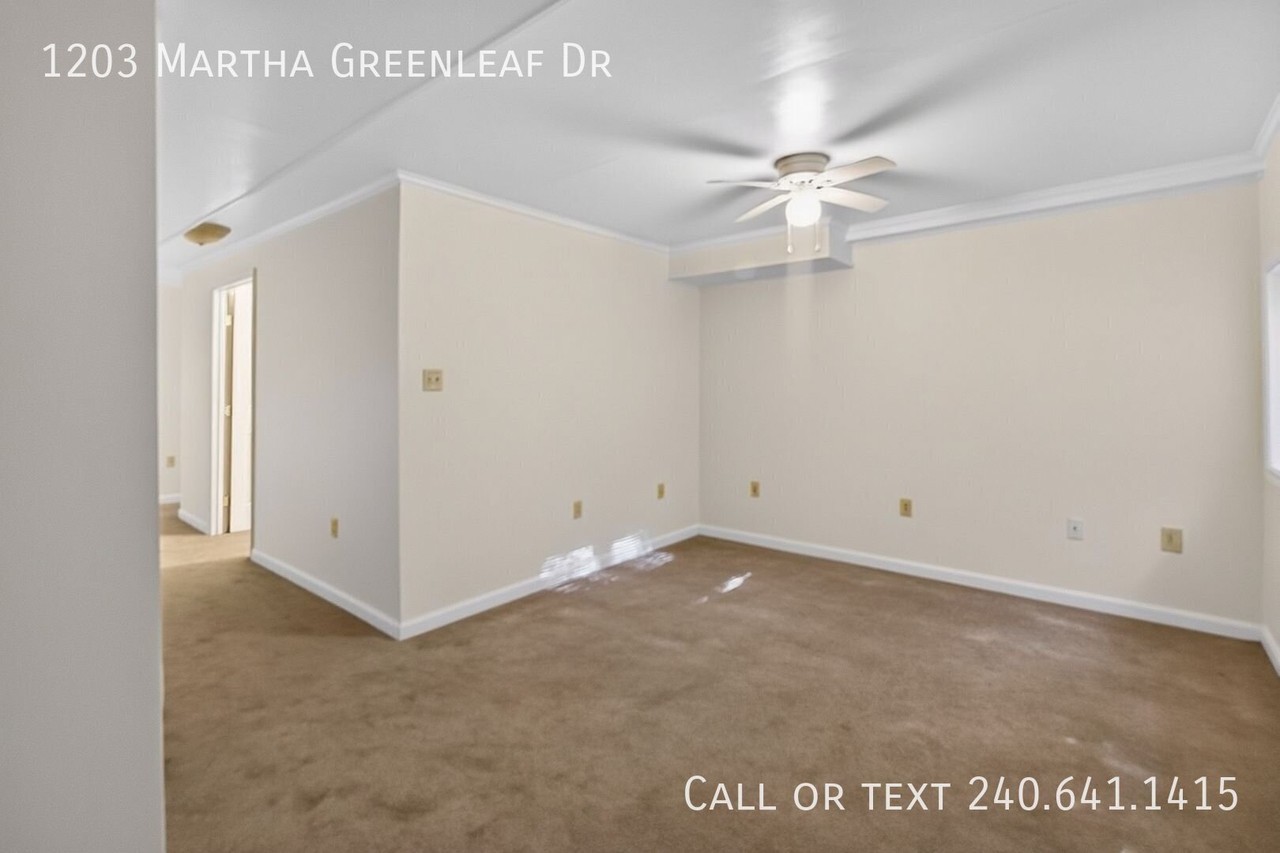 1203 Martha Greenleaf Dr - Photo 5 of 30