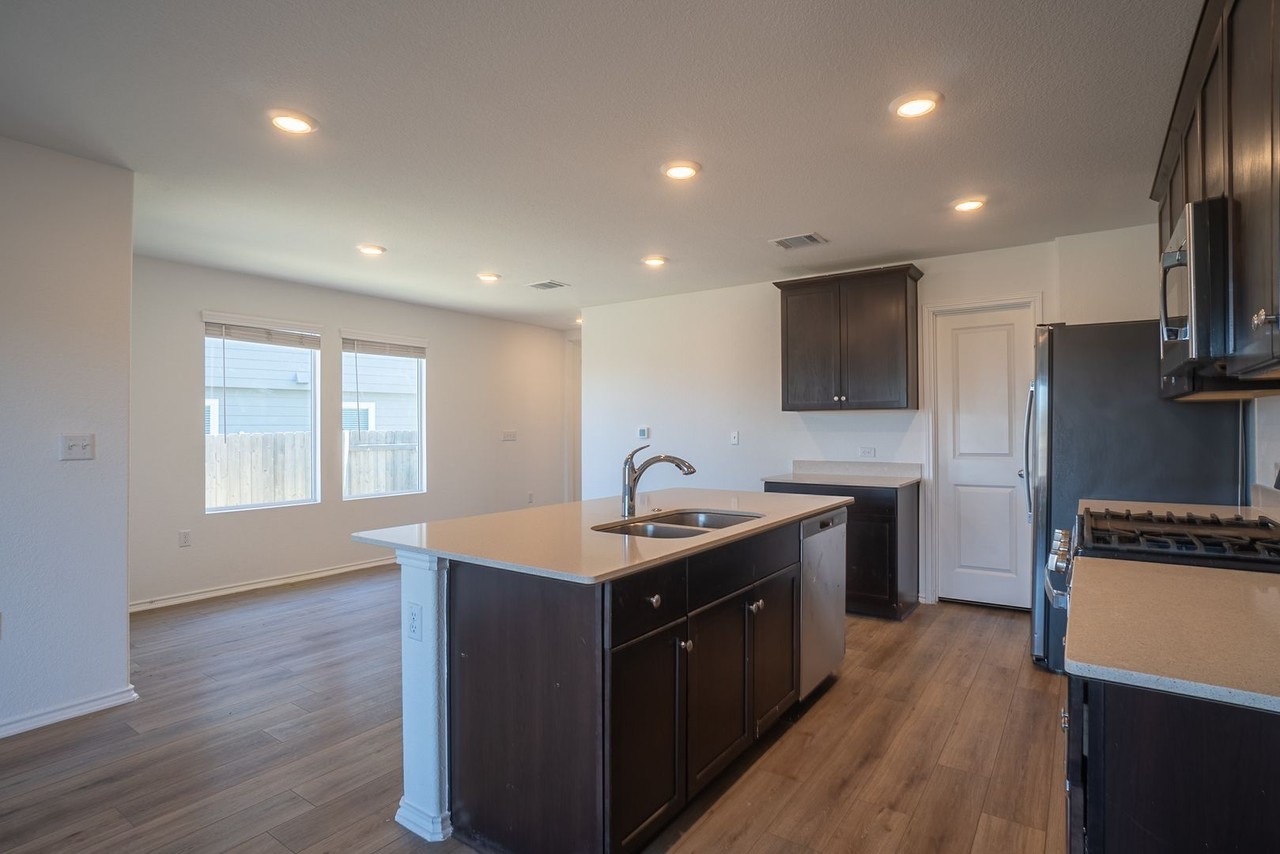 12204 Scarlet Sleeve Way - Photo 4 of 33