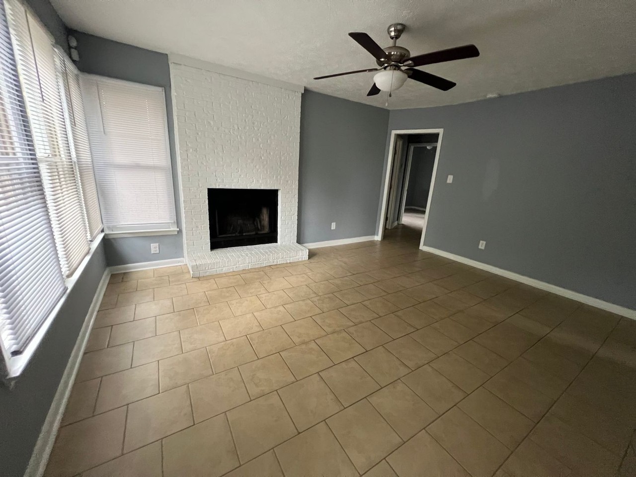 6670 Winchester St - Photo 3 of 12