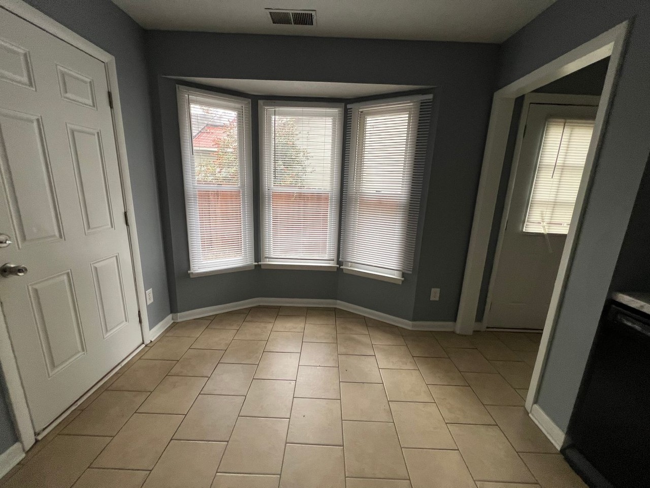 6670 Winchester St - Photo 5 of 12
