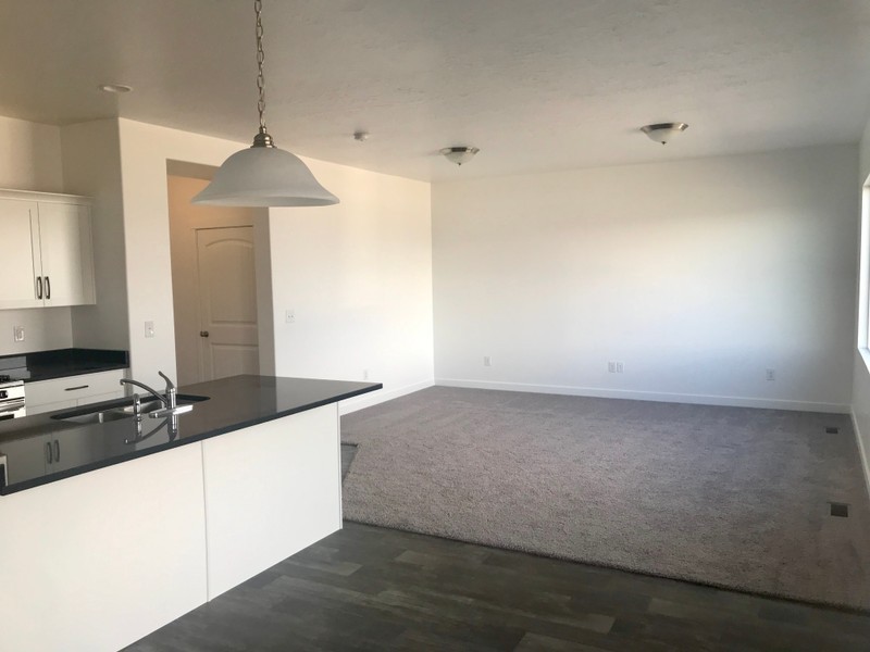 14877 S Beckenbauer Ave - Photo 3 of 10
