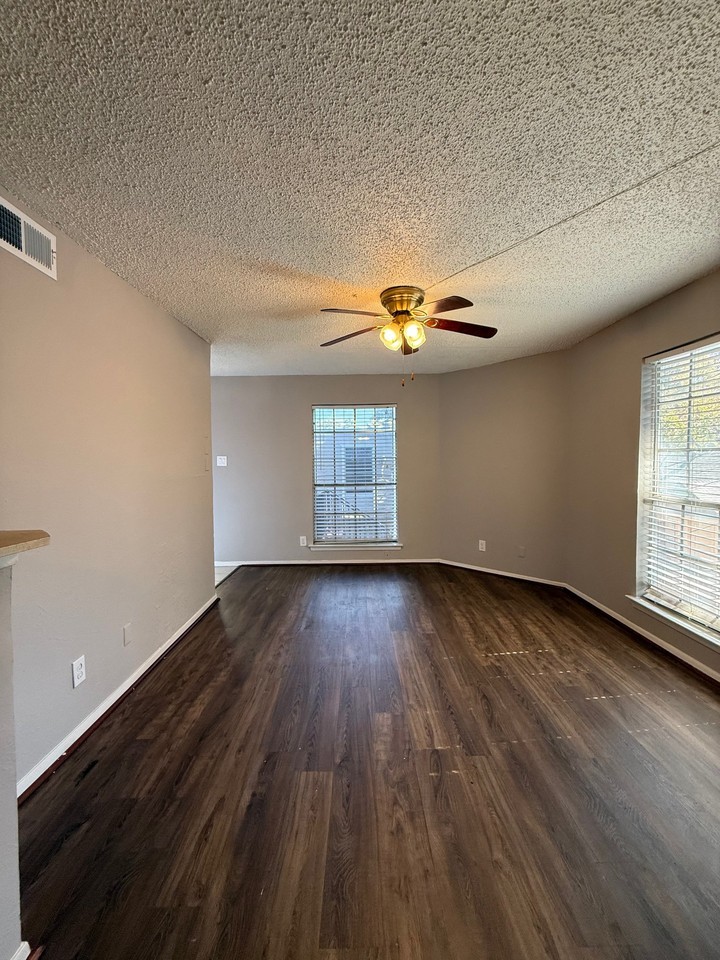 3112 Medina St - Photo 2 of 16