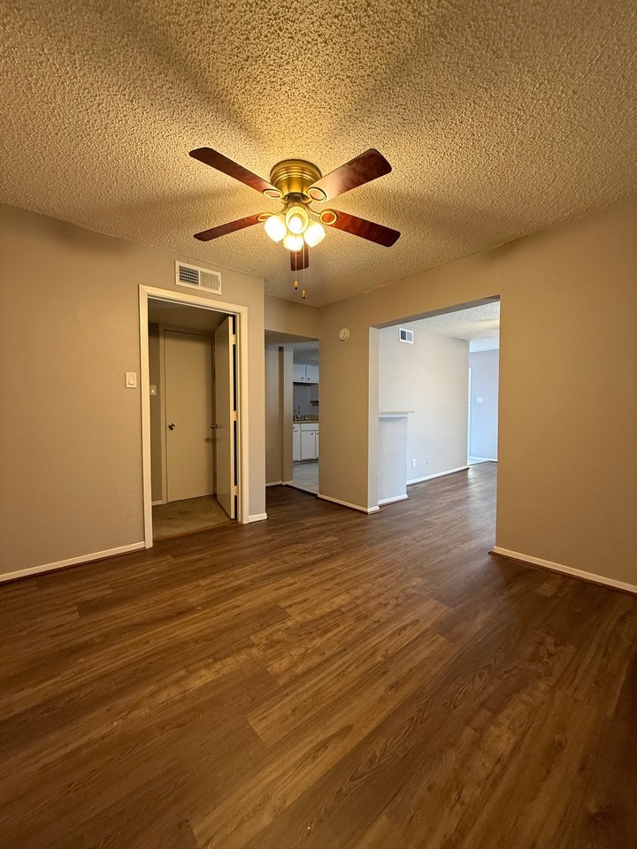 3112 Medina St - Photo 5 of 16