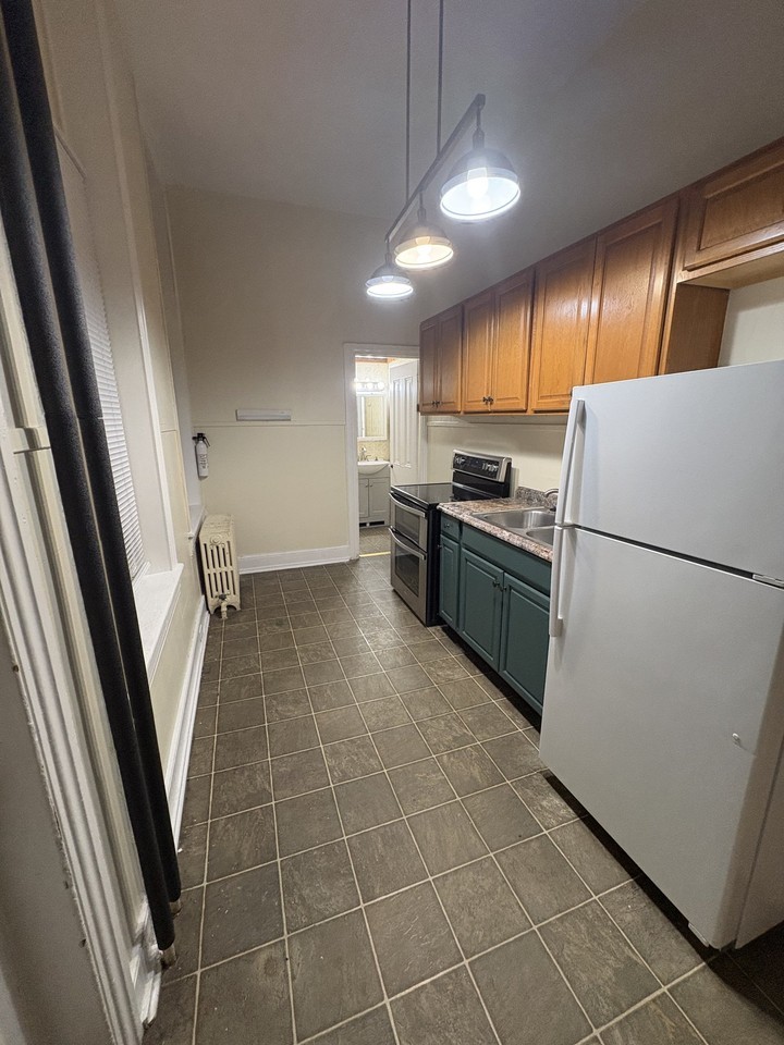 605 N 9th St #1 - Photo 2 of 9