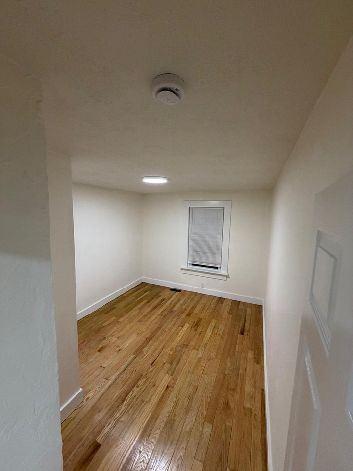 32 Morris St #1 - Photo 5 of 9