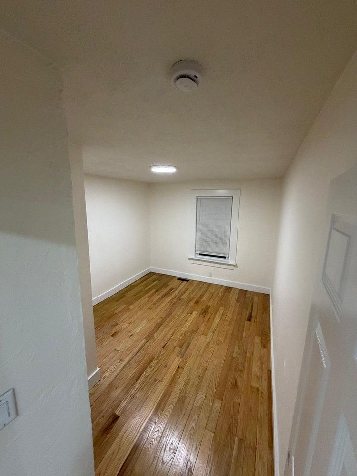 32 Morris St #1 - Photo 6 of 9