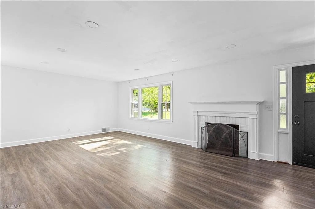 1300 Miller St - Photo 2 of 20