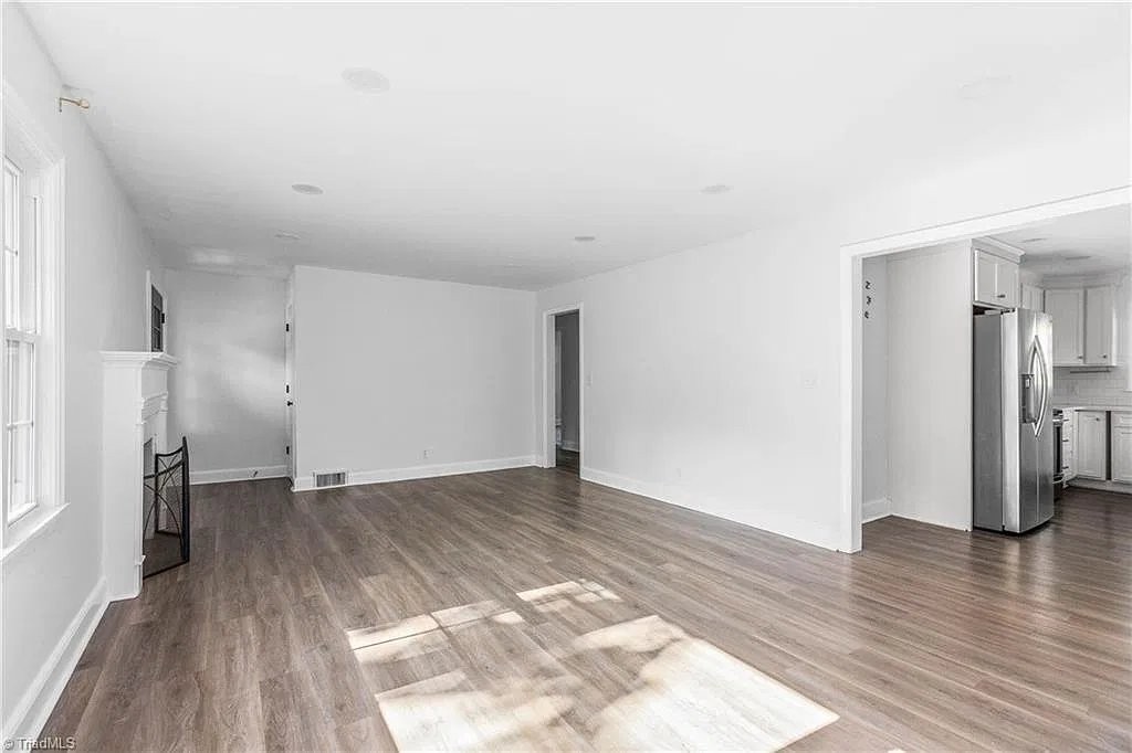 1300 Miller St - Photo 3 of 20
