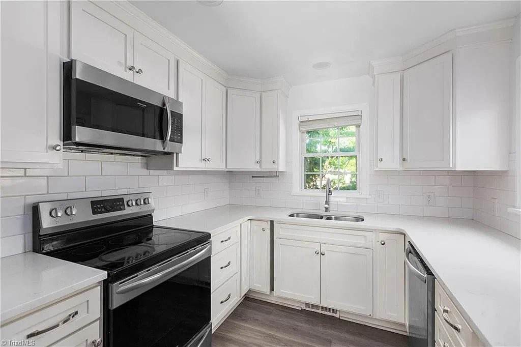 1300 Miller St - Photo 5 of 20