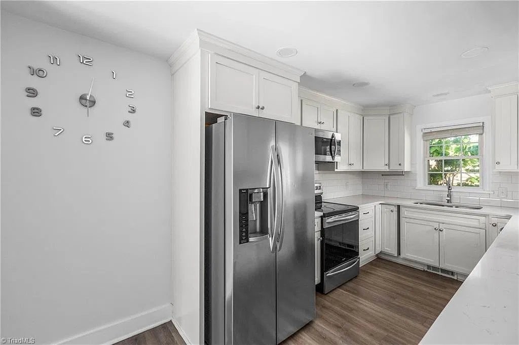 1300 Miller St - Photo 6 of 20