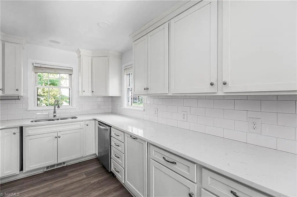 1300 Miller St - Photo 7 of 20