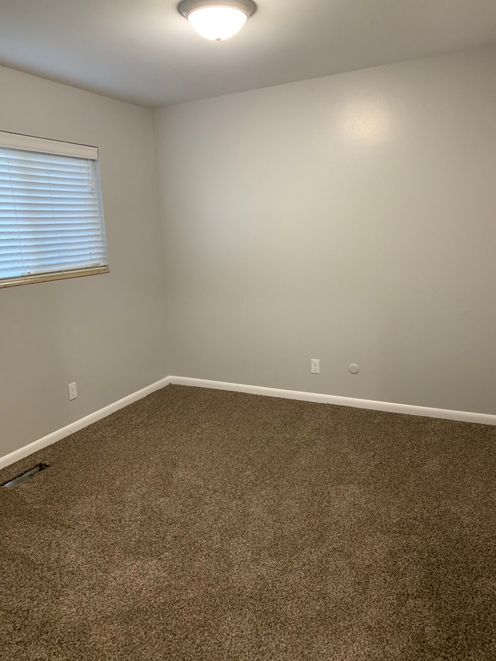 725 E Canyon Rd #5 - Photo 3 of 10