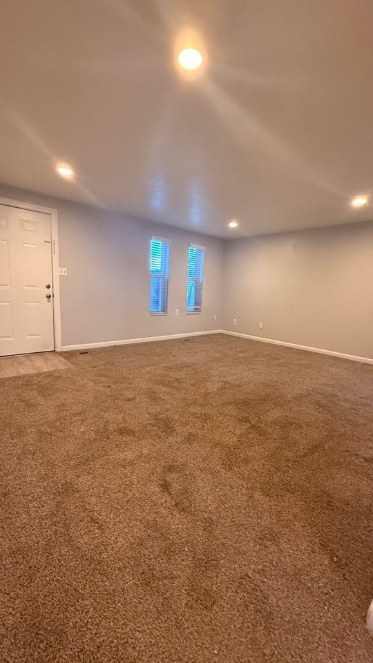 725 E Canyon Rd #5 - Photo 7 of 10