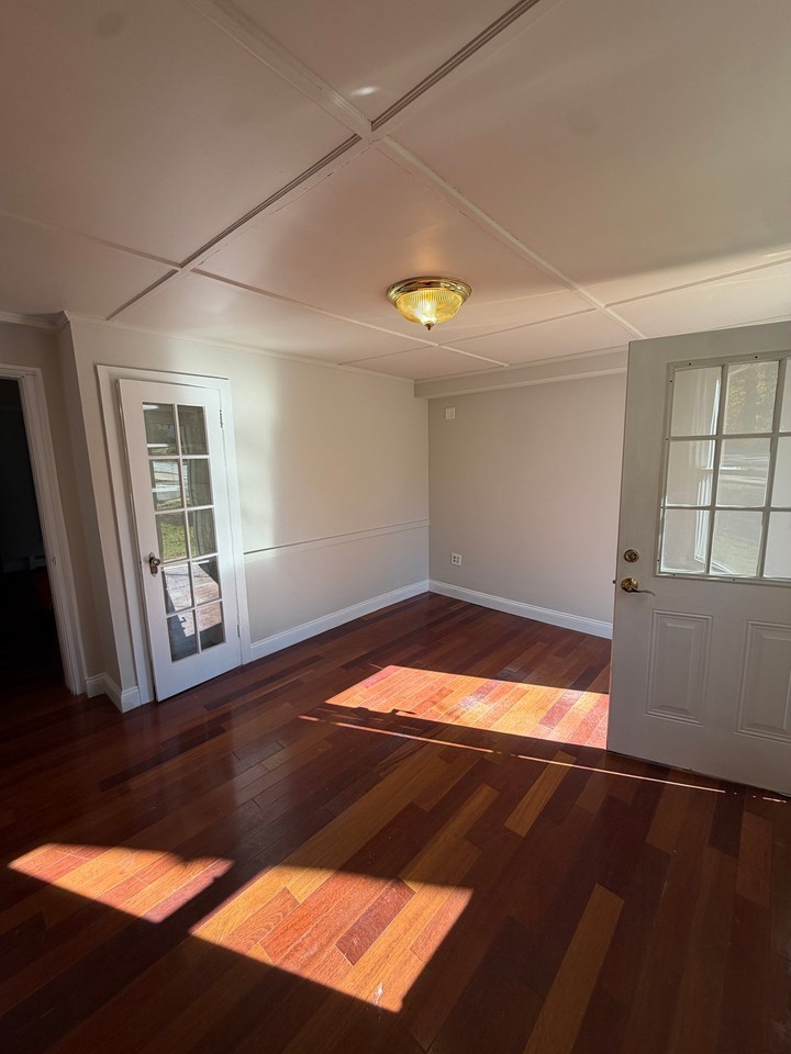 428 Broad St #1S - Photo 4 of 9