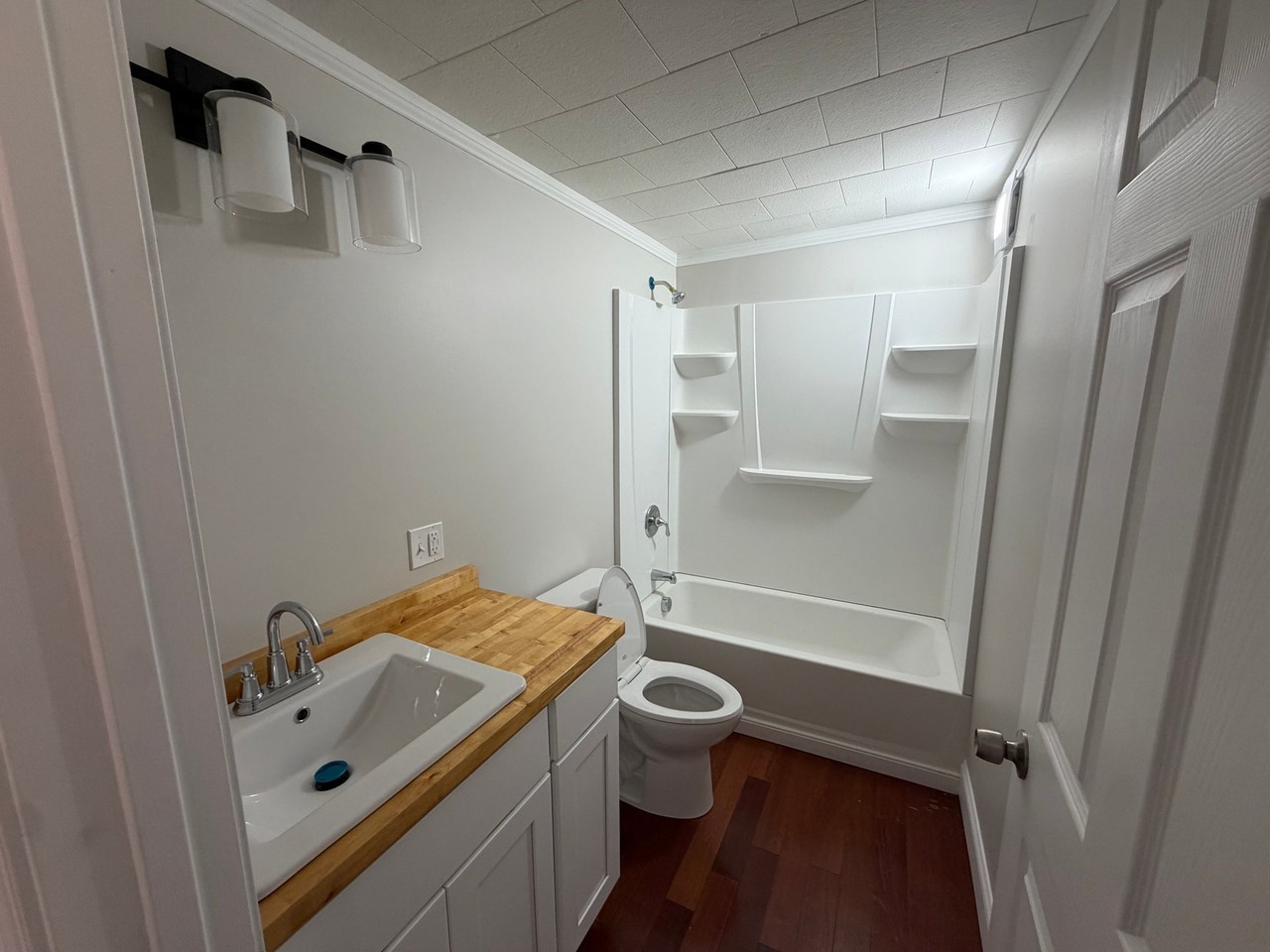 428 Broad St #1S - Photo 6 of 9