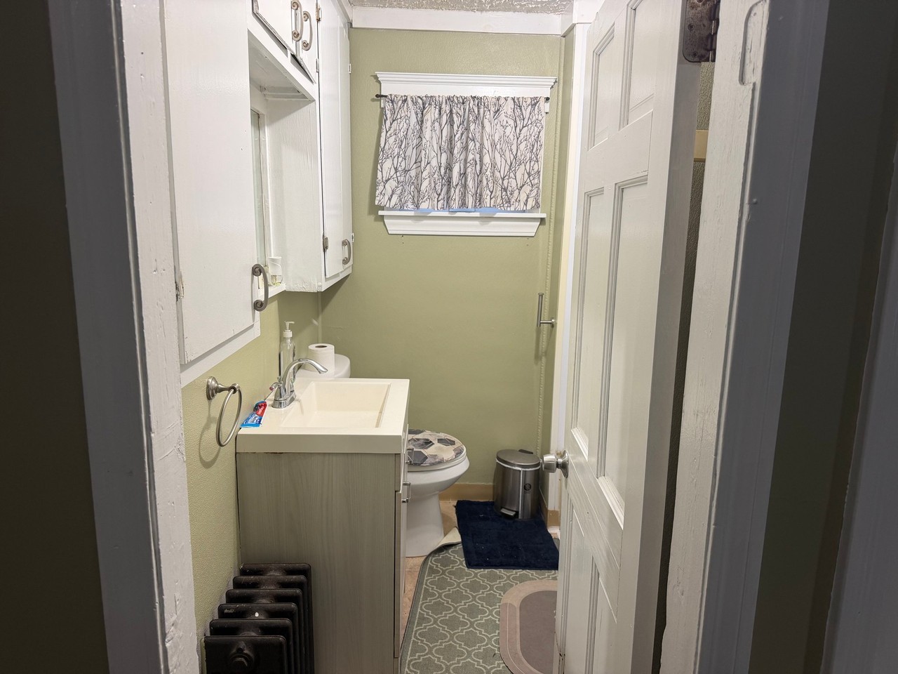 1 Beacon Ct - Photo 2 of 6