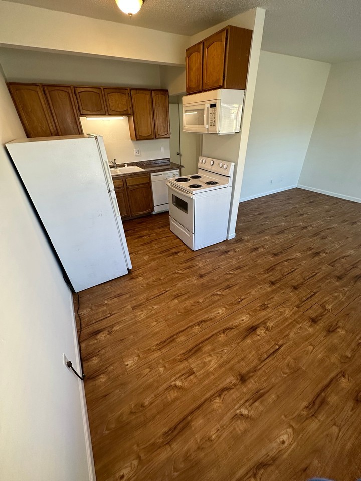 1119 9th St #2 - Photo 4 of 12