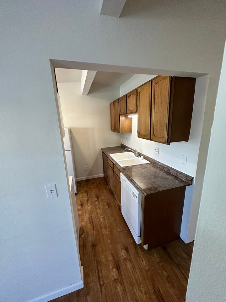 1119 9th St #2 - Photo 5 of 12