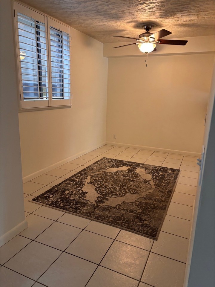 4728 S Woodduck Ln - Photo 2 of 20