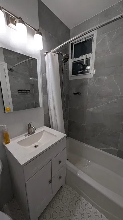 537 46th St #2 - Photo 3 of 13