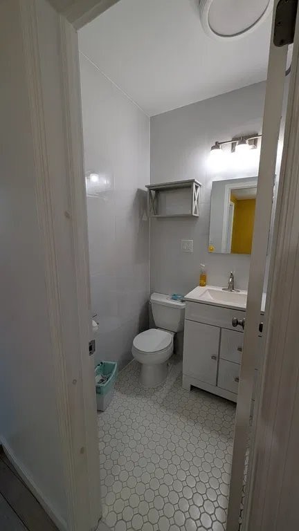 537 46th St #2 - Photo 4 of 13