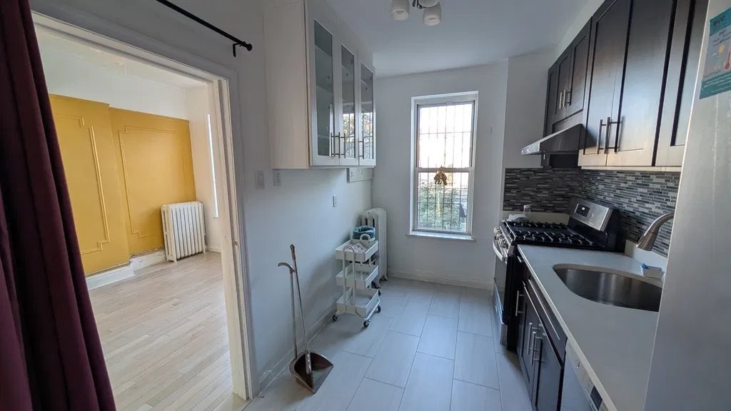 537 46th St #2 - Photo 5 of 13
