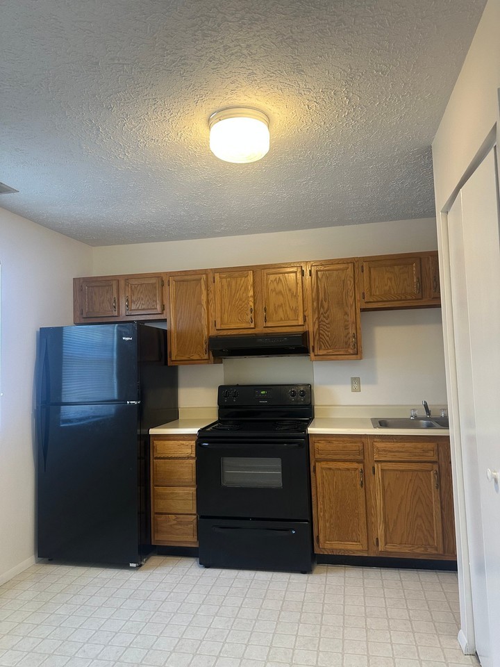 448 N Hills Rd #4 - Photo 4 of 7