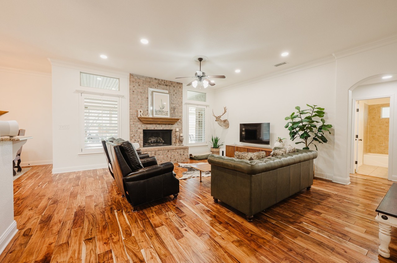 5305 Mathis St - Photo 2 of 19