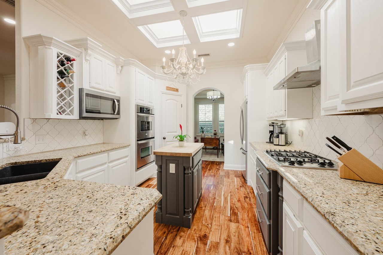 5305 Mathis St - Photo 4 of 19