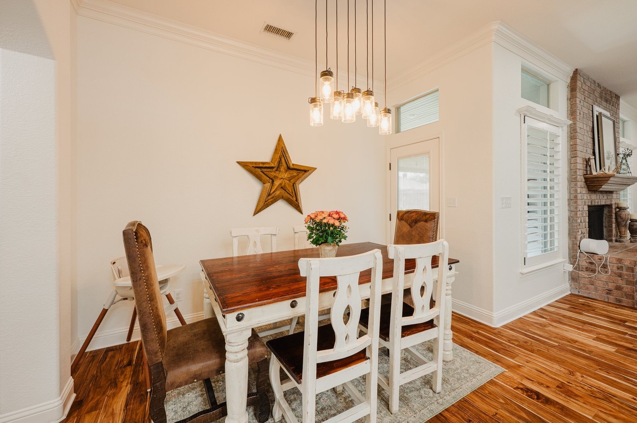 5305 Mathis St - Photo 5 of 19