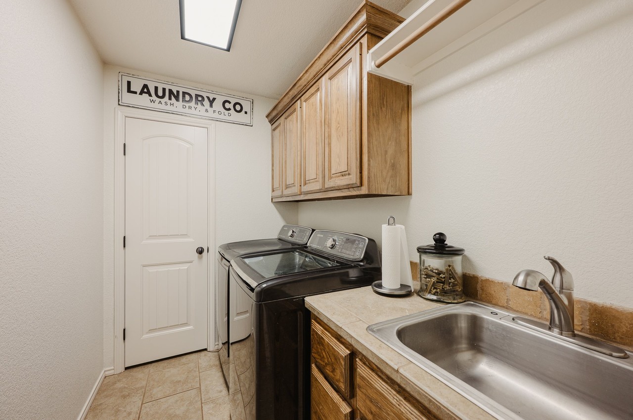 5305 Mathis St - Photo 6 of 19
