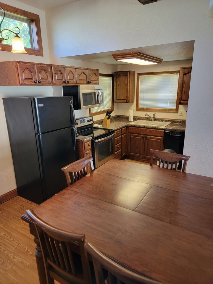 530 Harney St #B - Photo 2 of 11