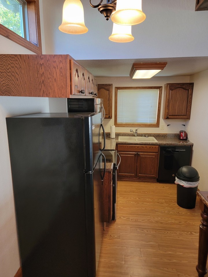 530 Harney St #B - Photo 4 of 11
