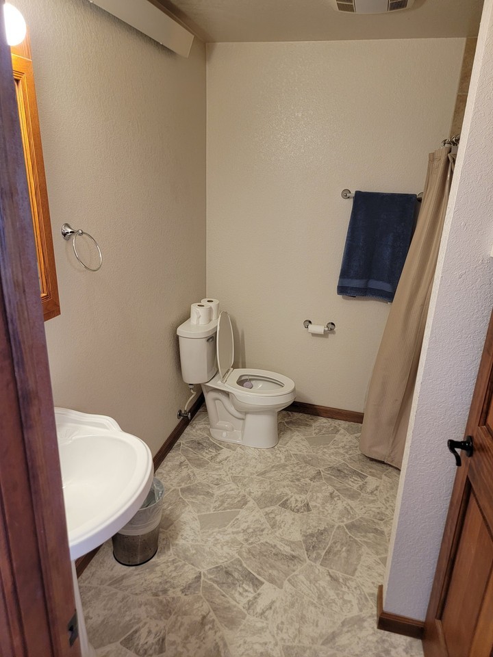 530 Harney St #B - Photo 5 of 11
