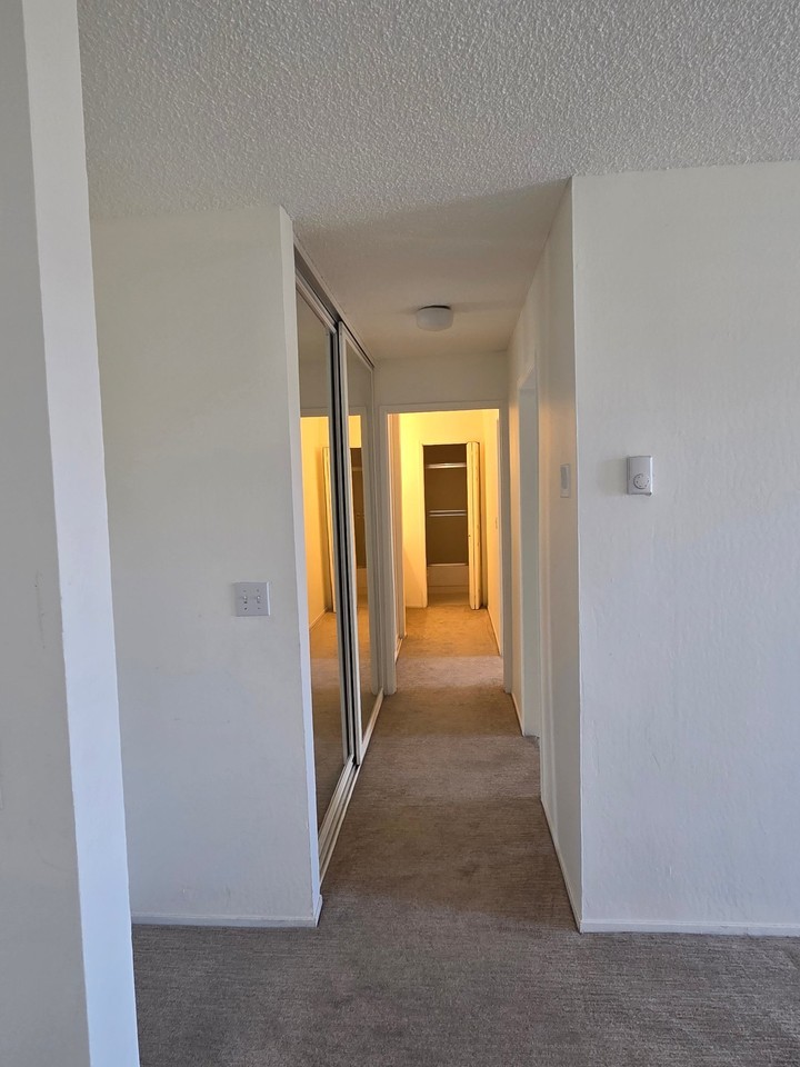 4 Commodore Dr - Photo 5 of 5