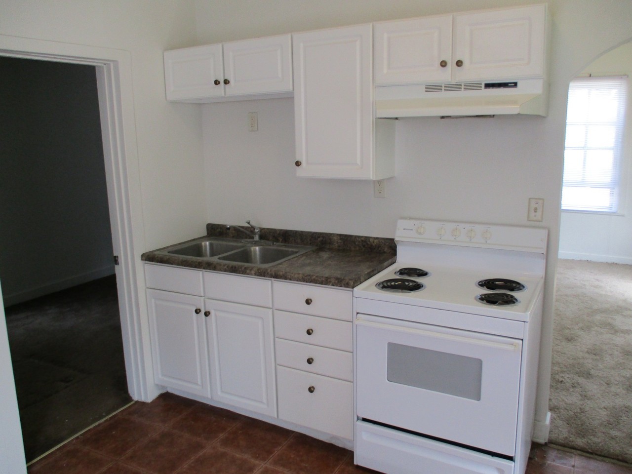 1014 Denton St - Photo 3 of 7