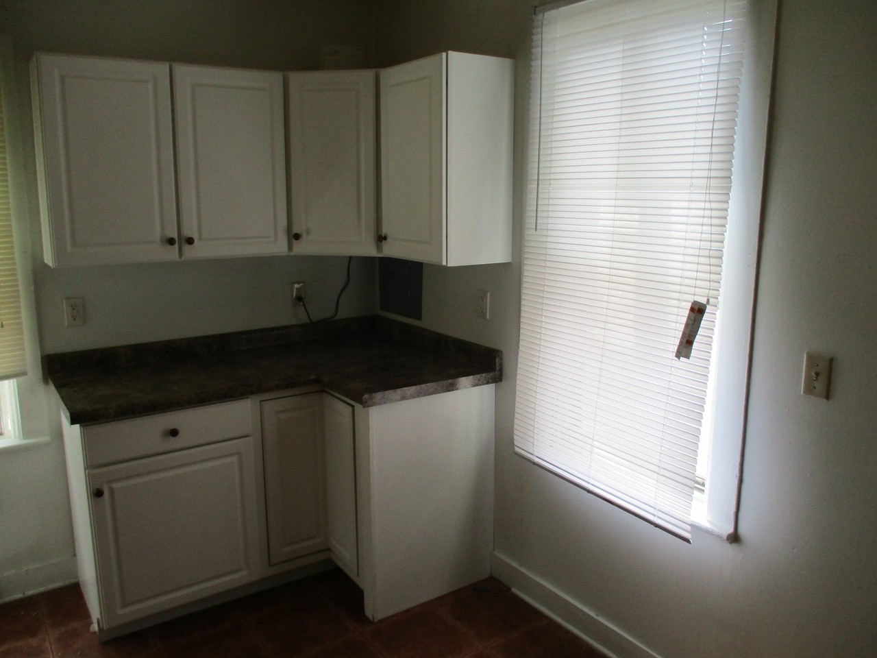 1014 Denton St - Photo 4 of 7