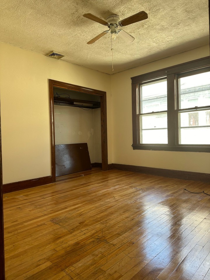 125 Sterling St #3 - Photo 5 of 9