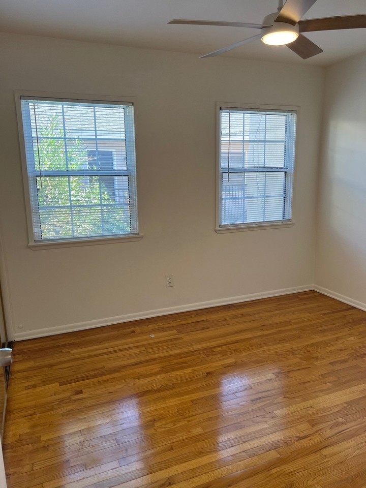 6132 De Longpre Ave #202 - Photo 4 of 7