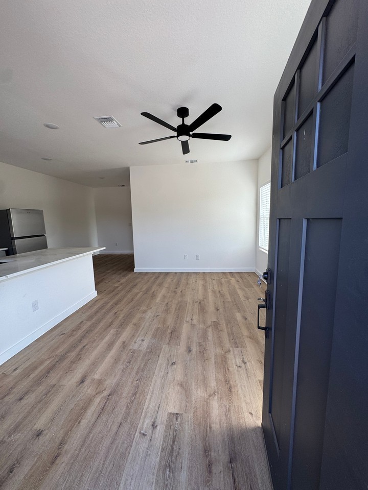 416 Mesquite St #A - Photo 2 of 19
