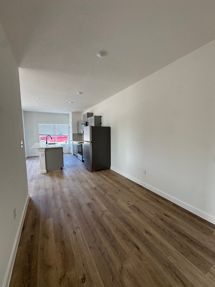 416 Mesquite St #B - Photo 5 of 16