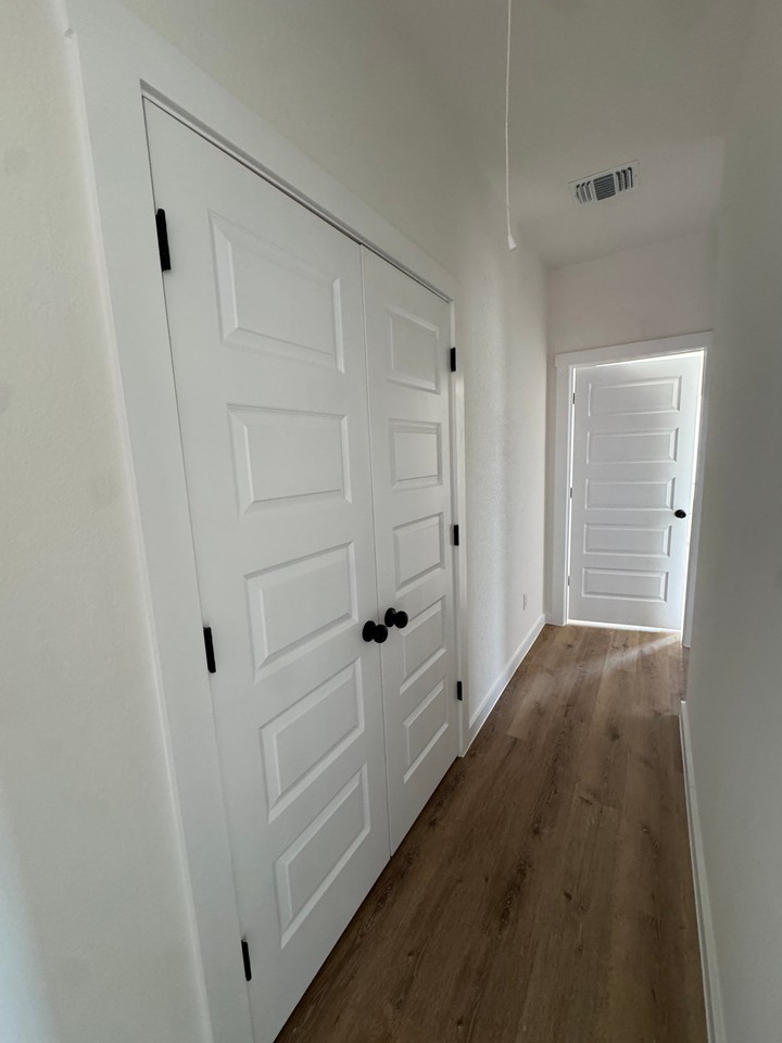 416 Mesquite St #B - Photo 6 of 16