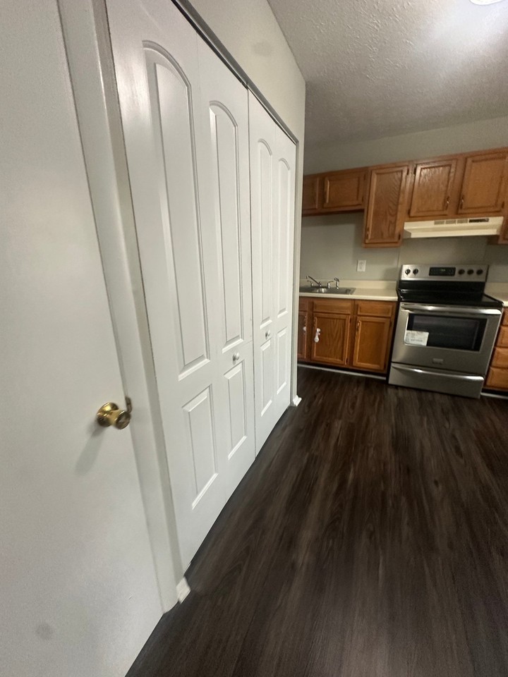 448 N Hills Rd #3 - Photo 5 of 14