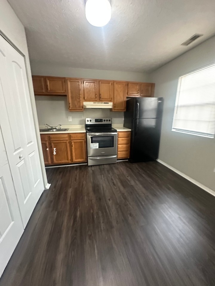 448 N Hills Rd #3 - Photo 6 of 14
