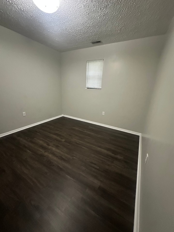 448 N Hills Rd #3 - Photo 7 of 14