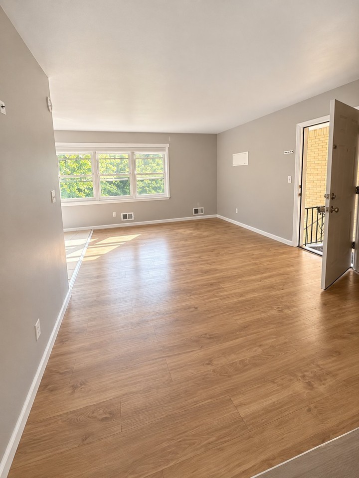 1251 Milton Pl #3A - Photo 3 of 6