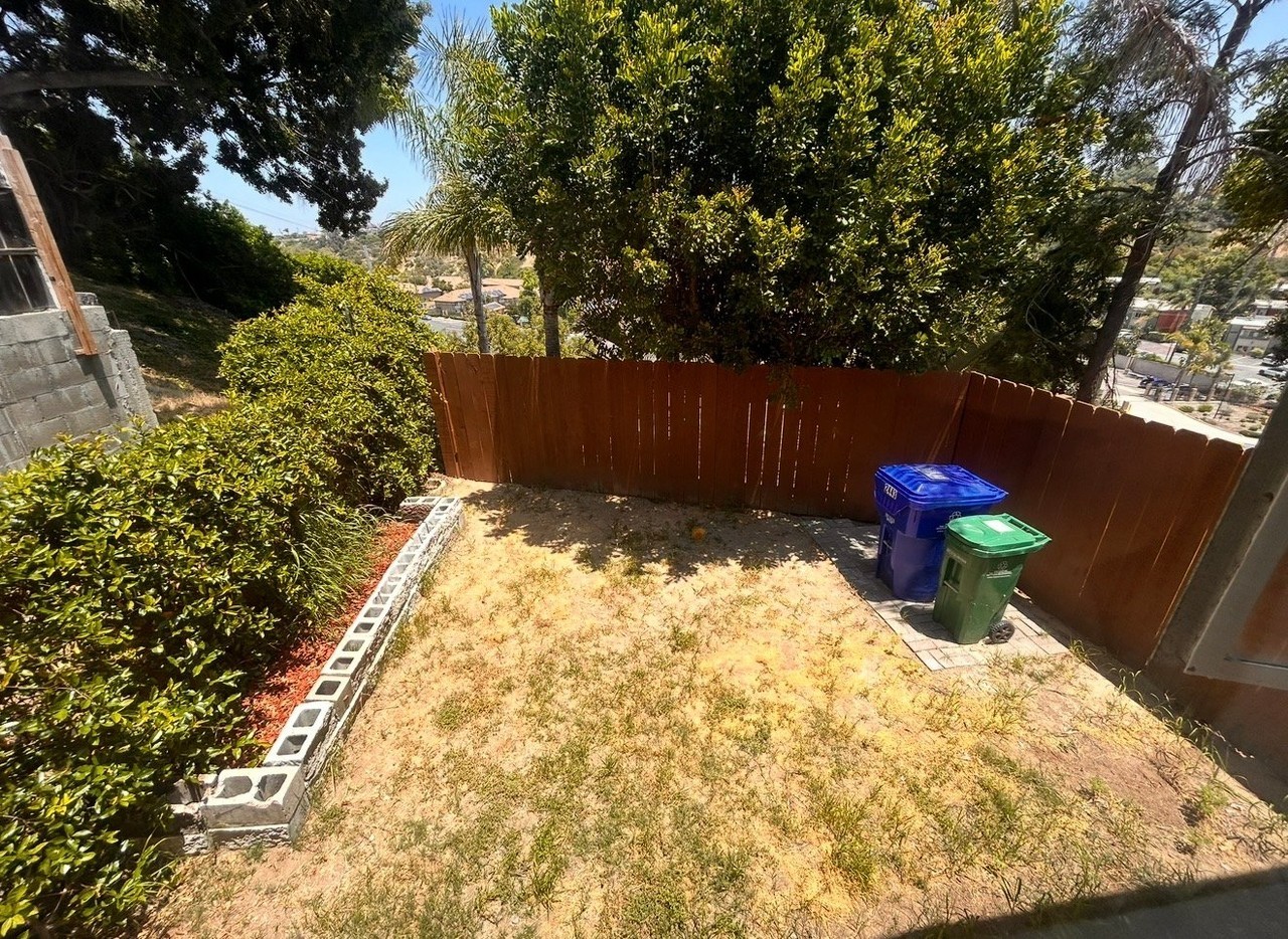 2443 Laurie Ln - Photo 4 of 12