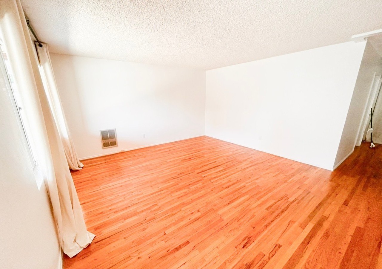 2443 Laurie Ln - Photo 7 of 12